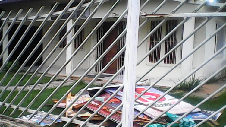 Placas apreendidas e depositadas no cartório eleitoral da 91º zona eleitoral