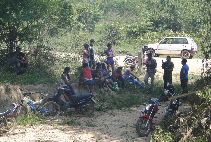 populares agurdando cadastramento (Foto- Juliano Simionato - Jornal Folha do Progresso)