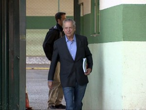 José Dirceu sai da prisão para o primeiro dia de  trabalho, em julho de 2014 (Reprodução / Globonews)