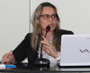 Secretaria de Educação Claudia kummer no legislativo (Foto Juliano Simionato)