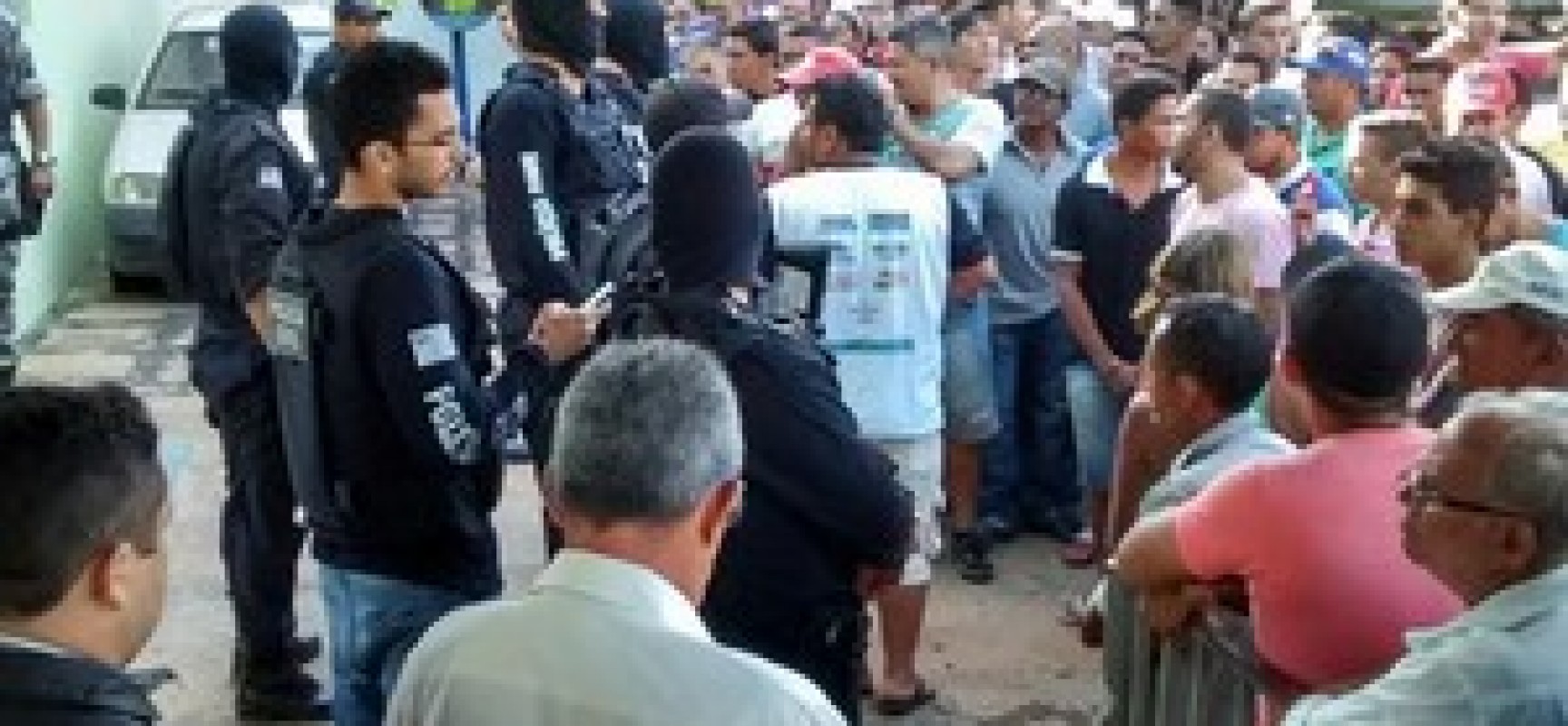 Abuso de menores-Estupro de 4 garotas revolta cidade no PI-Elas foram jogadas de penhasco de 5 m. Abuso de menores-Estupro de 4 garotas revolta cidade no PI-Elas foram jogadas de penhasco de 5 m.