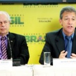 Luís Oliveira/Ministério da Saúde Ministros Renato Janine (Educação) e Arthur Chioro (Saúde) apresentaram instituições selecionadas