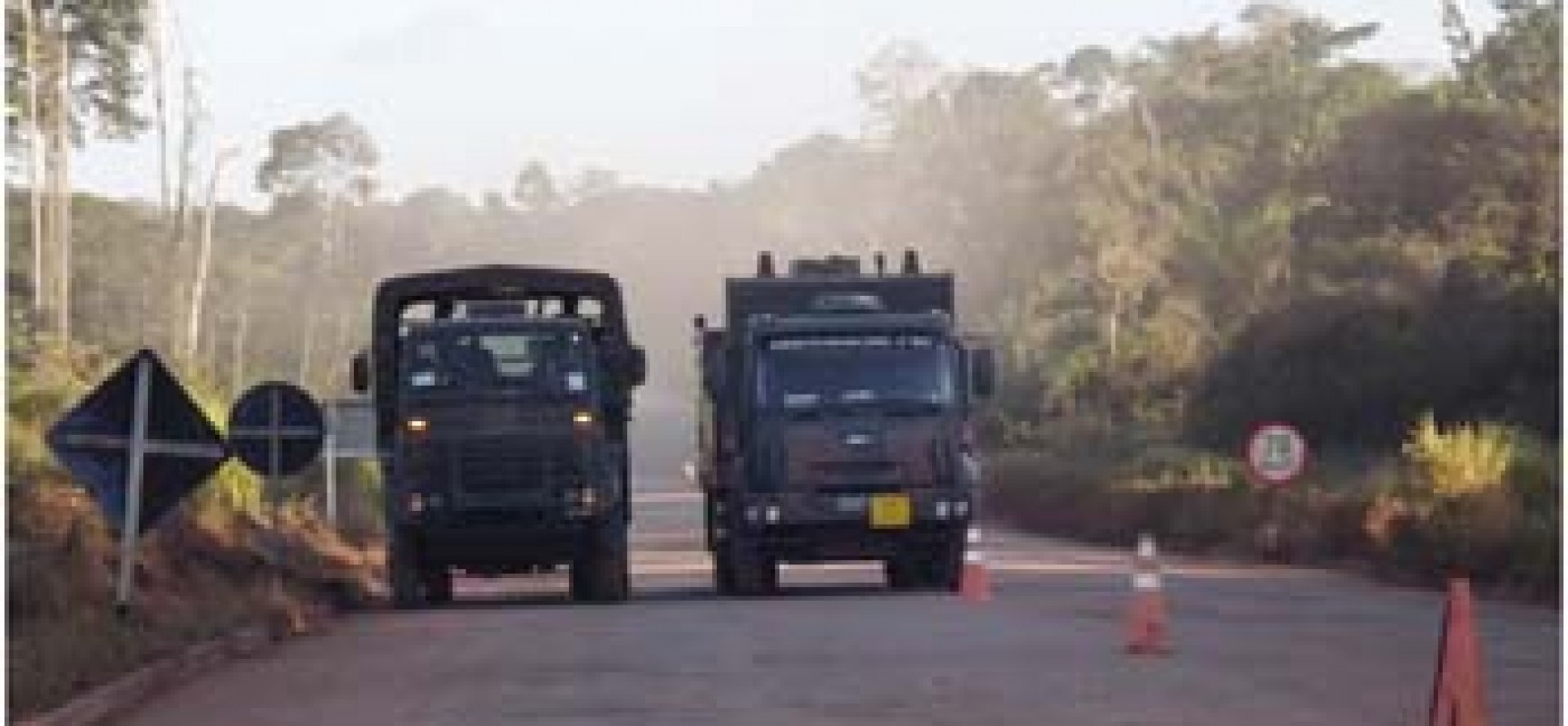8º BEC continua recuperação do asfalto da BR-163 entre Rurópolis e Santarém