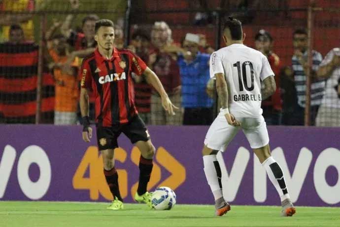 Sport e Santos empatem em jogo equilibrado (Foto: Aldo Carneiro (Pernambuco/Press))