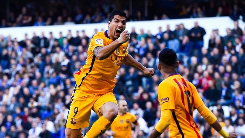 LA CORUNA, SPAIN - APRIL 20:  Luis Suarez of FC Barcelona celebrates with his team mates after scoring the opening goalduring the La Liga match between RC Deportivo La Coruna and FC Barcelona at Riazor Stadium on April 20, 2016 in La Coruna, Spain.  (Photo by David Ramos/Getty Images)