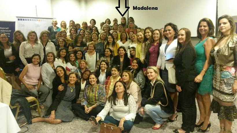 Madalena Hoffman aos fundos (sinalizada)