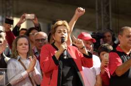 Dilma dia do trabalho anahnagabaú © Fornecido por Abril Comunicações S.A.