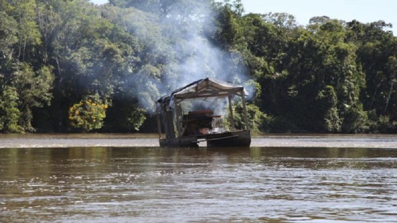 Image copyright Marcos Wesley/ISA Image caption Por causa da ação contínua do garimpo, muitos índios foram contaminados por mercúrio