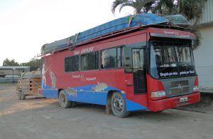 ÔNIBUS USADO POR PESCADORES (Foto Jailson Rosa-Jornal Folha do Progresso)