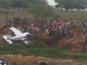 Aeronave caiu próximo a uma residência. (Foto Jornal Folha do Progresso) 
