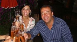 Crédito: Blog do Garotinho/Divulgação. O governador Sérgio Cabral acompanhado de sua mulher, Adriana Ancelmo, de Fernando Cavendish e da mulher dele, Jordana Kfouri, morta em um acidente de helicóptero na Bahia em junho de 2011.