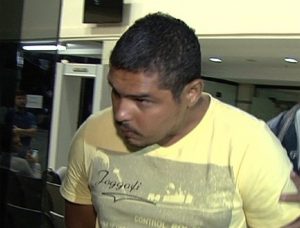 copiloto "Fabiano Júnior da Silva" Fabiano Júnior da Silva preso pela PF por ser copiloto de avião com 600 kg de cocaína (Foto: Reprodução/TV Anhanguera)