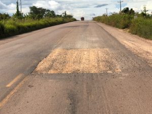 Tapa Buraco da Fratello Engenharia BR 163(Foto Arquivo Jornal Folha do Progresso)