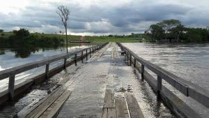 Rio Jamanxim passa por cima da ponte em Alvorada Amazonia(Foto WhatsApp)