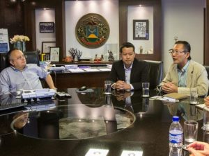 Chineses com Governador Pedro Taques