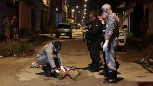 Belém, Pará, Brasil, polícia. Vítima não foi identificada, morto com 6 tiros por motoqueiro na Rua Esperantista no bairro sideral, Belém. 18-05-2018. Foto: Wagner Almeida / Diário do Pará.