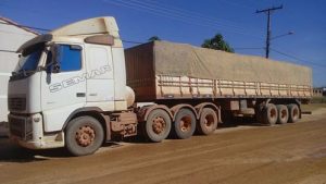 Carreta envolvida no acidente