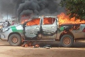 Carro do IBAMA incendiado em ataque no final de 2017 em Humaitá (AM).Foto: ivulgação/FP