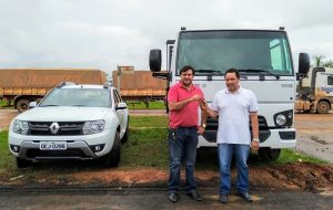 Prefeito entrega para o municipio (secretaria de obras) , as novas conquista de emenda parlamentar do deputado Marcio Miranda e Hilton Aguiar (Foto:Reprodução Facebook)-