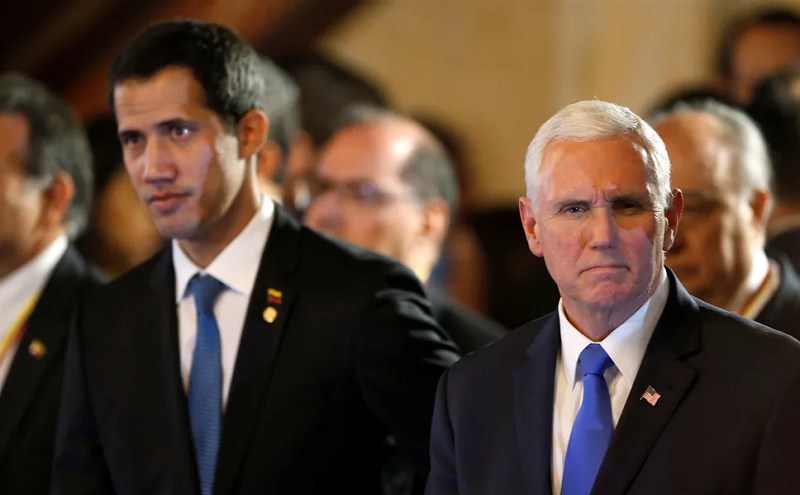 Vice-presidente dos Estados Unidos, Mike Pence, e o líder da oposição e autoproclamado presidente da Venezuela, Juan Guaidó, participam de reunião do Grupo de Lima, em Bogotá, na Colômbia, nessa segunda-feira (25) — Foto: Luisa Gonzalez/ Reuters