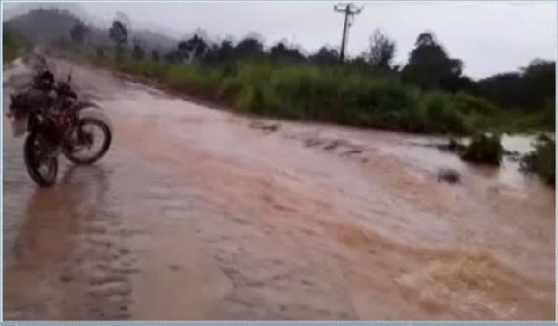  Fortes chuvas causam o transbordamento do rio Uruará, na BR-230