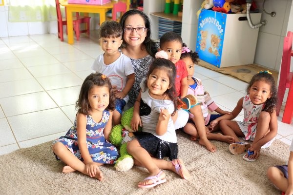  Adriane Gisele Sá Menezes é professora em Santarém e tem se destacado pelo trabalho desenvolvido em sala de aula — Foto: Agência Santarém/Divulgação