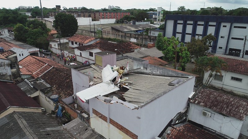 (Foto: Luciano Alma / Especial) Avião cai em residência no bairro do Souza, em Belém — Foto: Drone / Luciano Alma