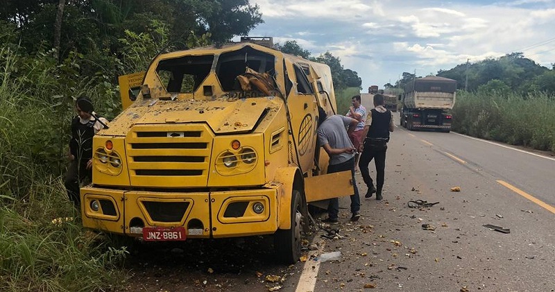 Carro-forte assaltado no Pará — Foto: Reprodução/ TV Liberal 