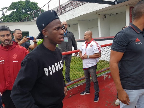 Vinicius Junior, de férias, na Gávea: uma das opções de Tite para o lugar de Neymar — Foto: Marcelo Baltar