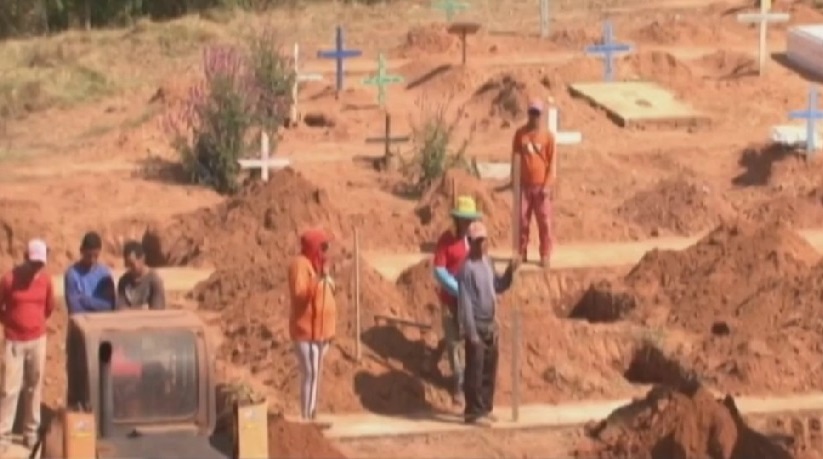  Covas foram feitas para enterro de presos em Altamira. — Foto: Reprodução/ TV Liberal 