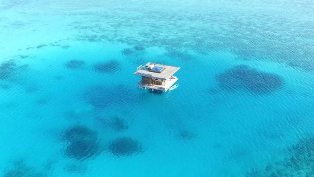 O quarto subaquático do Manta Resort custa $ 1.700 por noite (cerca de R$ 7 mil). Foto: The manta resort