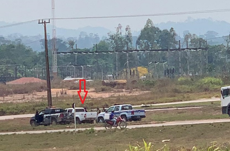 A motorista da Hilux foi detida pela policia civil e militar(FTo:Reprodução WhatsApp)