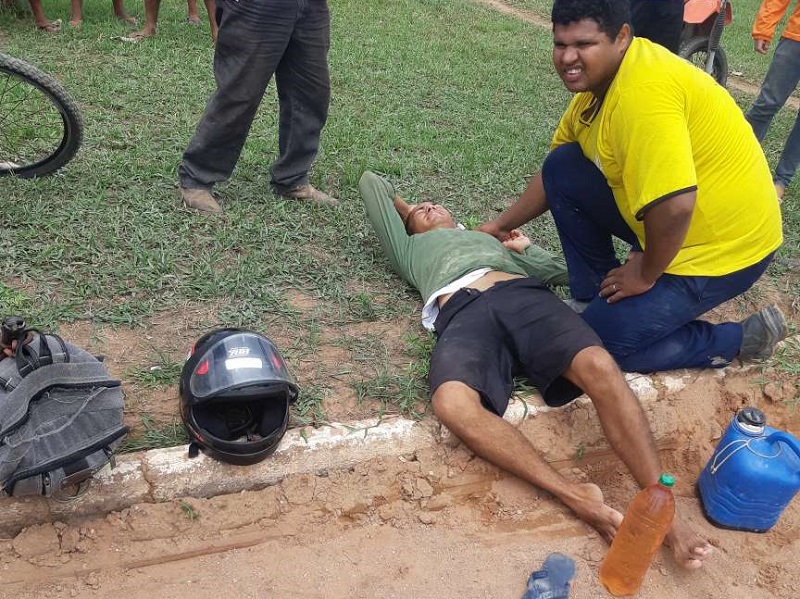 Populares ajudando no socorro as vitimas(Foto:Jornal Folha do Progresso)