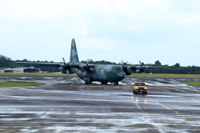 Os presos foram conduzidos até a Base Aérea de Belém, onde embarcaram em um avião da Força Aérea Brasileira (FAB) que os conduziu até os presídios federais. (Alex Ribeiro / Agência Pará)