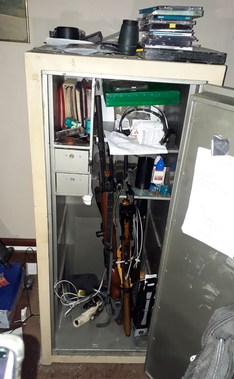 Fuzis, escopetas, revólveres, munições e carregadores estavam em imóvel no bairro de Nazaré, em Belém. — Foto: Reprodução / Polícia Civil 