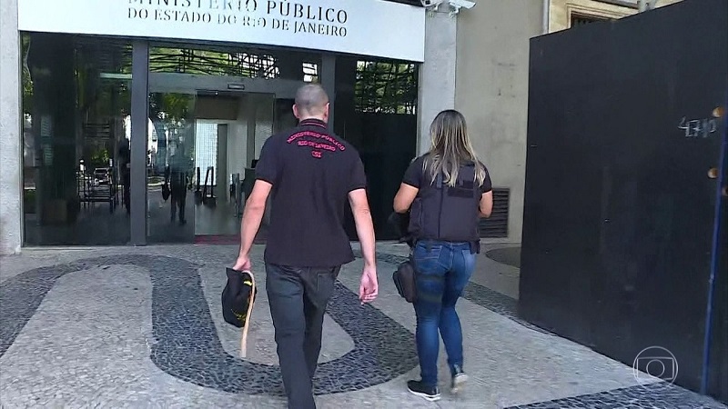  Coaf cita pagamento de título bancário de R$ 1 milhão em relatório sobre Flávio Bolsonaro — Foto: Reprodução/JN