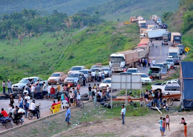 SOCIEDADE CIVIL ORGANIZADA FECHOU RODOVIA PARA REIVINDICAR REDUÇÃO DA FLONA JAMANXIM E LIBERAR GARIMPOS
