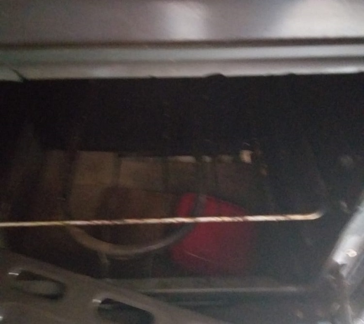 Dinheiro escondido dentro forno fogão(Foto:Policia )