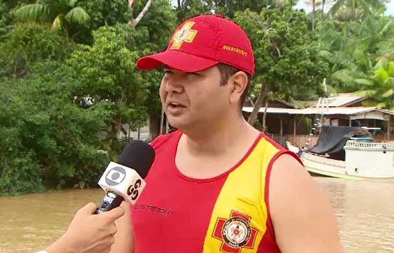  Rosivaldo Andrade, do Corpo de Bombeiros, auxiliou nas buscas — Foto: Rede Amazônica/Reprodução 