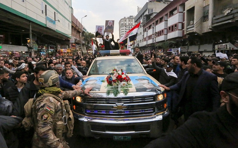  Homenagem a Soleimani em Bagdá no sábado mostrou popularidade do iraniano entre parte da população iraquiana — Foto: Sabah Arar / AFP Photo