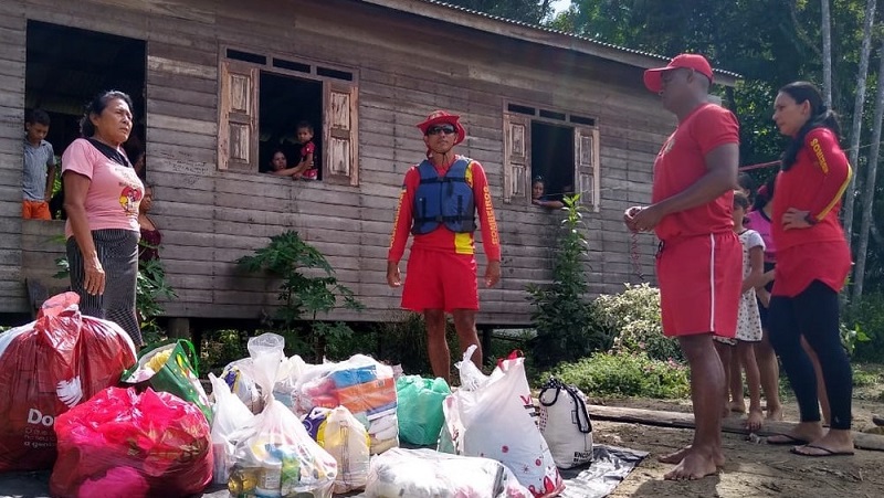  Donativos arrecadados pelos militares foram entregues na casa de Ana Vitória — Foto: Corpo de Bombeiros/Divulgação