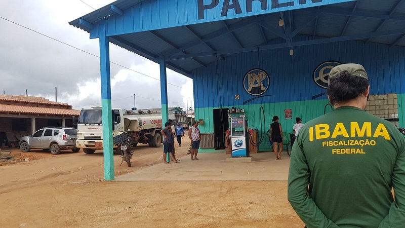  Ibama, PM e Bombeiros interditam dois postos de combustível clandestinos no Pará. — Foto: Reprodução / TV Liberal