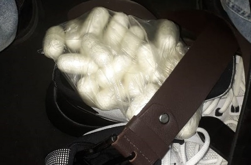 Um dos presos tinha drogas nas meias, diz PF. — Foto: Reprodução / Assessoria Polícia Federal