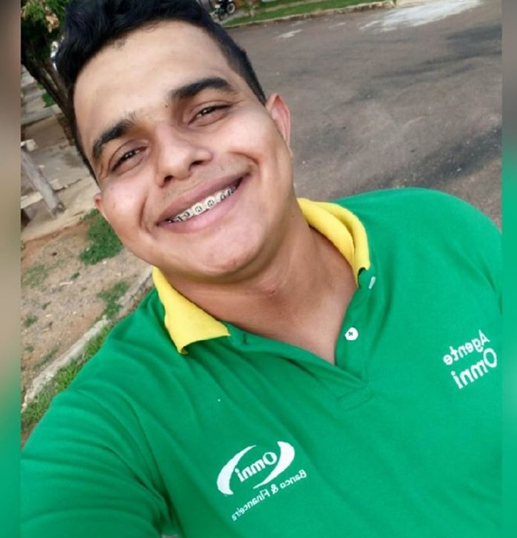  Franiscleyton de Abreu, de 19 anos, foi sequestrado na noite de sexta-feira (28) e encontrado ferido pedindo socorro em uma estrada na manhã de sábado (29) — Foto: Facebook