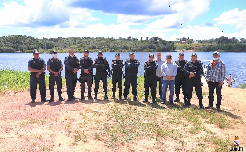  Prefeito Henrique Costa, técnicos da vigilância sanitárias e policiais na comunidade São José do Laguinho, região do Planalto Mamuru, na divisa do Pará com o Amazonas — Foto: Raul Moutinho/Ascom PMJ