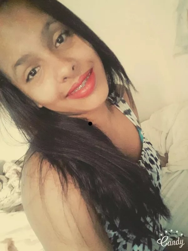Anna Alessandra Siqueira Marcelino, de 21 anos, foi possivelmente esganada e encontrada morta seminua em Cuiabá — Foto: Facebook