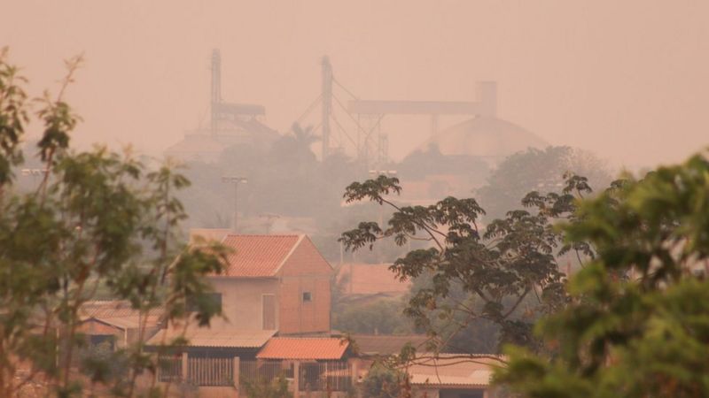 Sorriso nesta quinta: concentração de material particulado no ar está mais de quatro vezes maior que o limite máximo estipulado pela OMS (Foto:Werinton Queiroz para BBC)