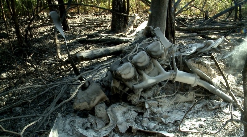 Destroços de avião que caiu na zona rural de Teresina — Foto: Reprodução/TV Clube