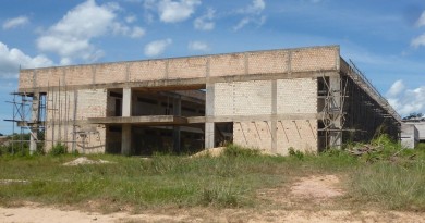 Obra da Escola Técnica Estadual de Educação Profissional e Tecnológica que seria inaugurada em 2014 esta abandonada ate hoje!