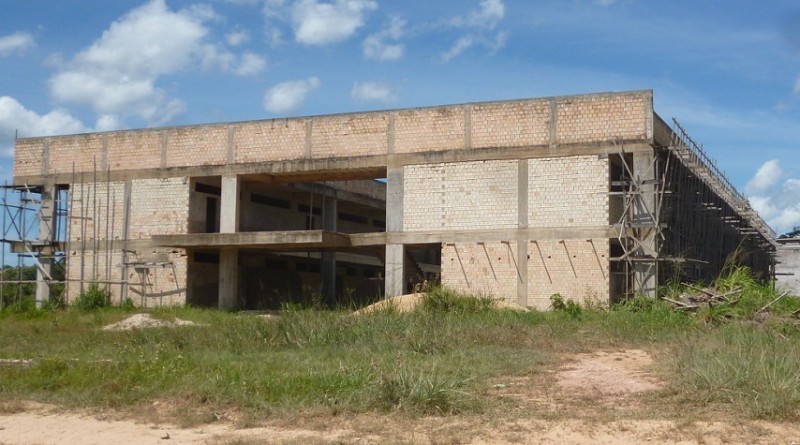 Obra da Escola Técnica Estadual de Educação Profissional e Tecnológica que seria inaugurada em 2014 esta abandonada ate hoje!